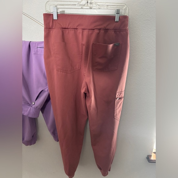 FIGS petite zamora jogger scrub pants - Picture 2 of 4
